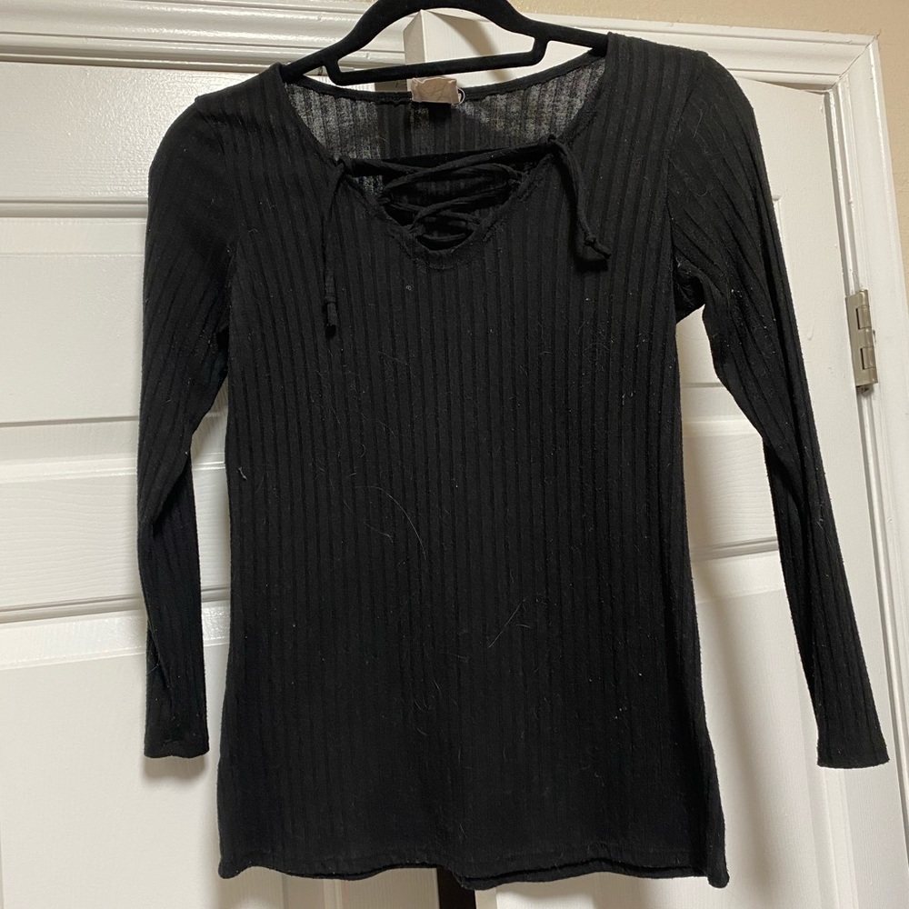 3/4 length sleeve lace up top